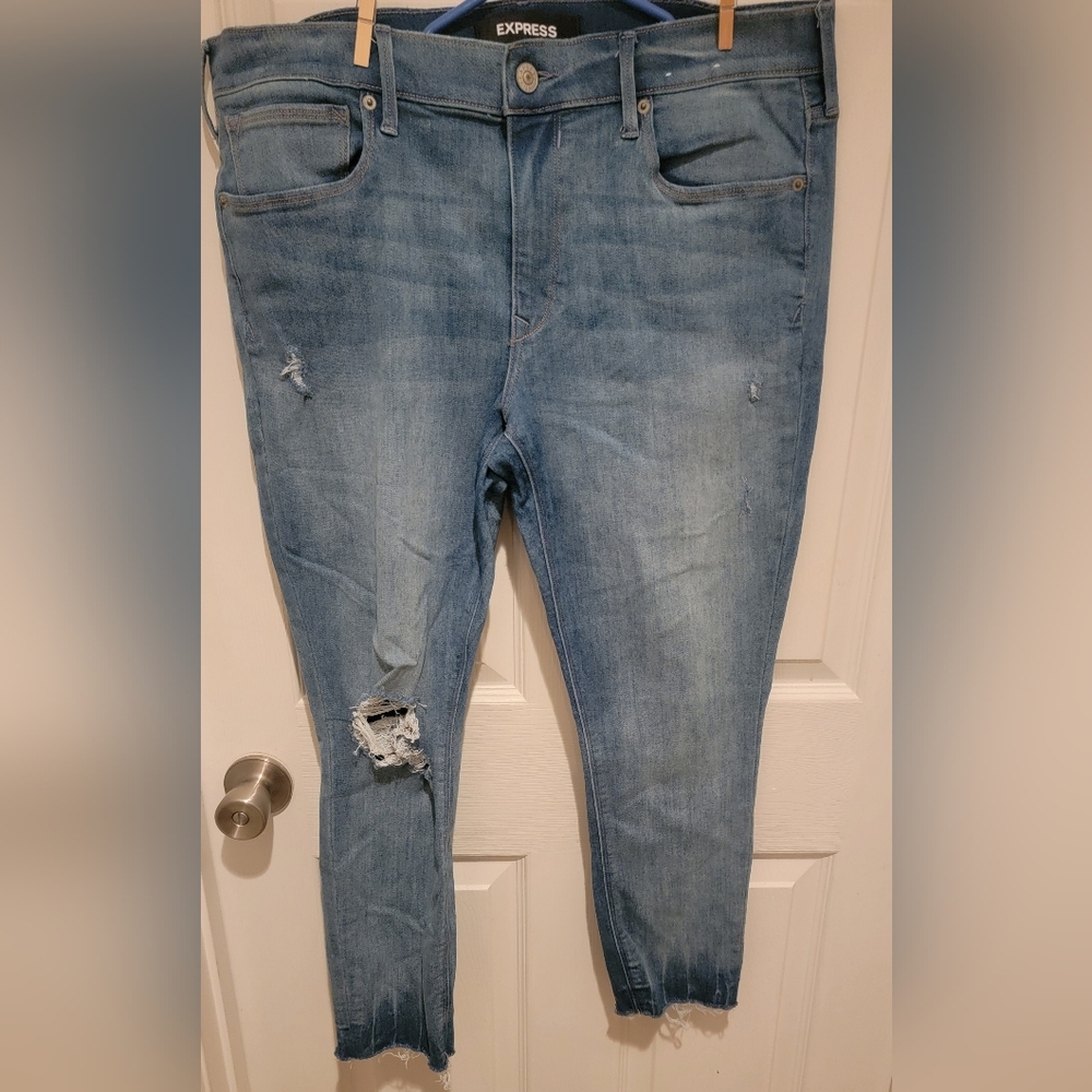Express cropped legging distressed knee jeans size 14